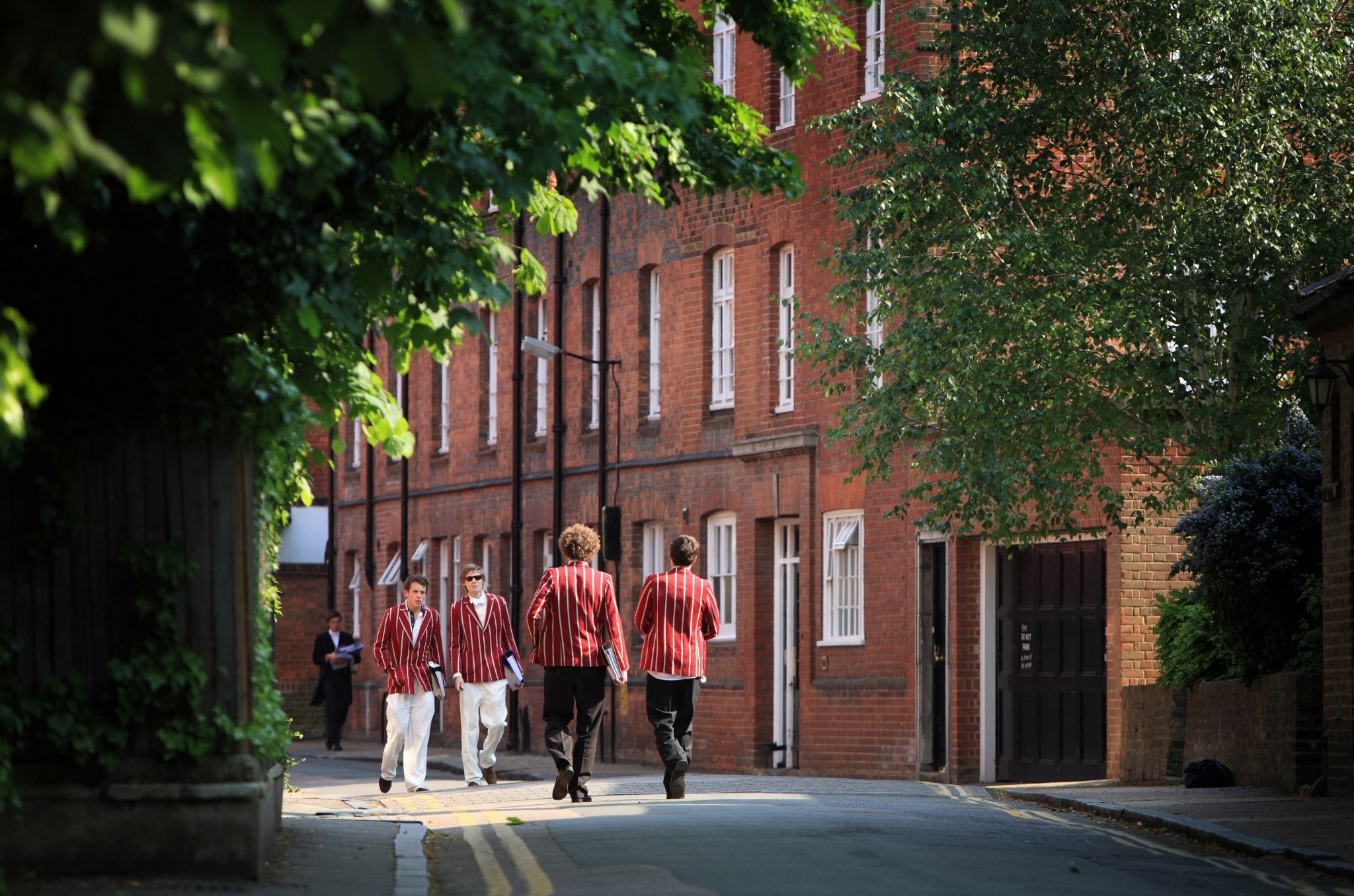 Το Eton αρχίζει να δέχεται και μαθήτριες – Η διαδικασία εισαγωγής στο διάσημο σχολείο αρρένων με τα δίδακτρα των 50.000 ευρώ