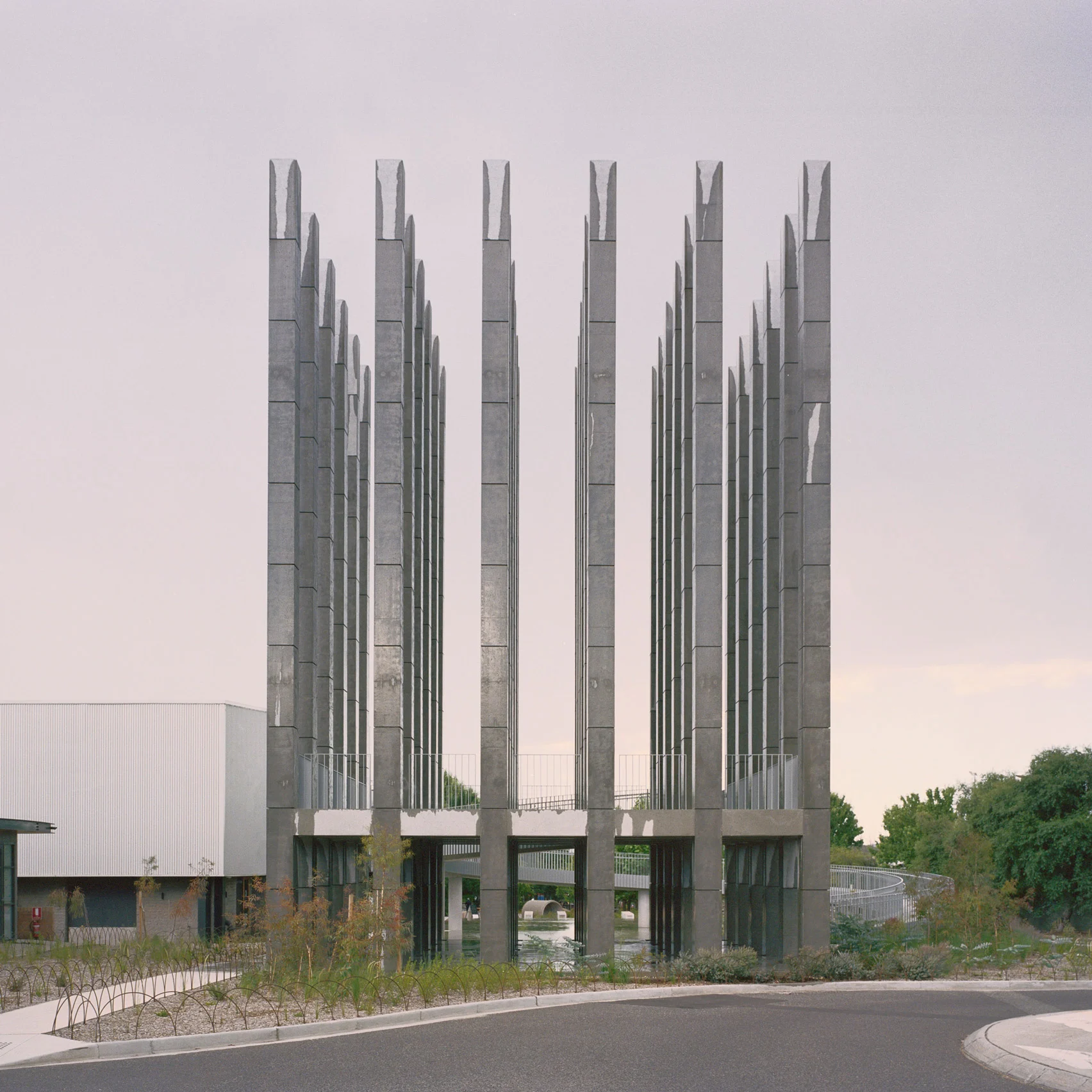 Brutalism: Το πιο “σκληρό” αρχιτεκτονικό στυλ που έγραψε ιστορία, επιστρέφει δυναμικά