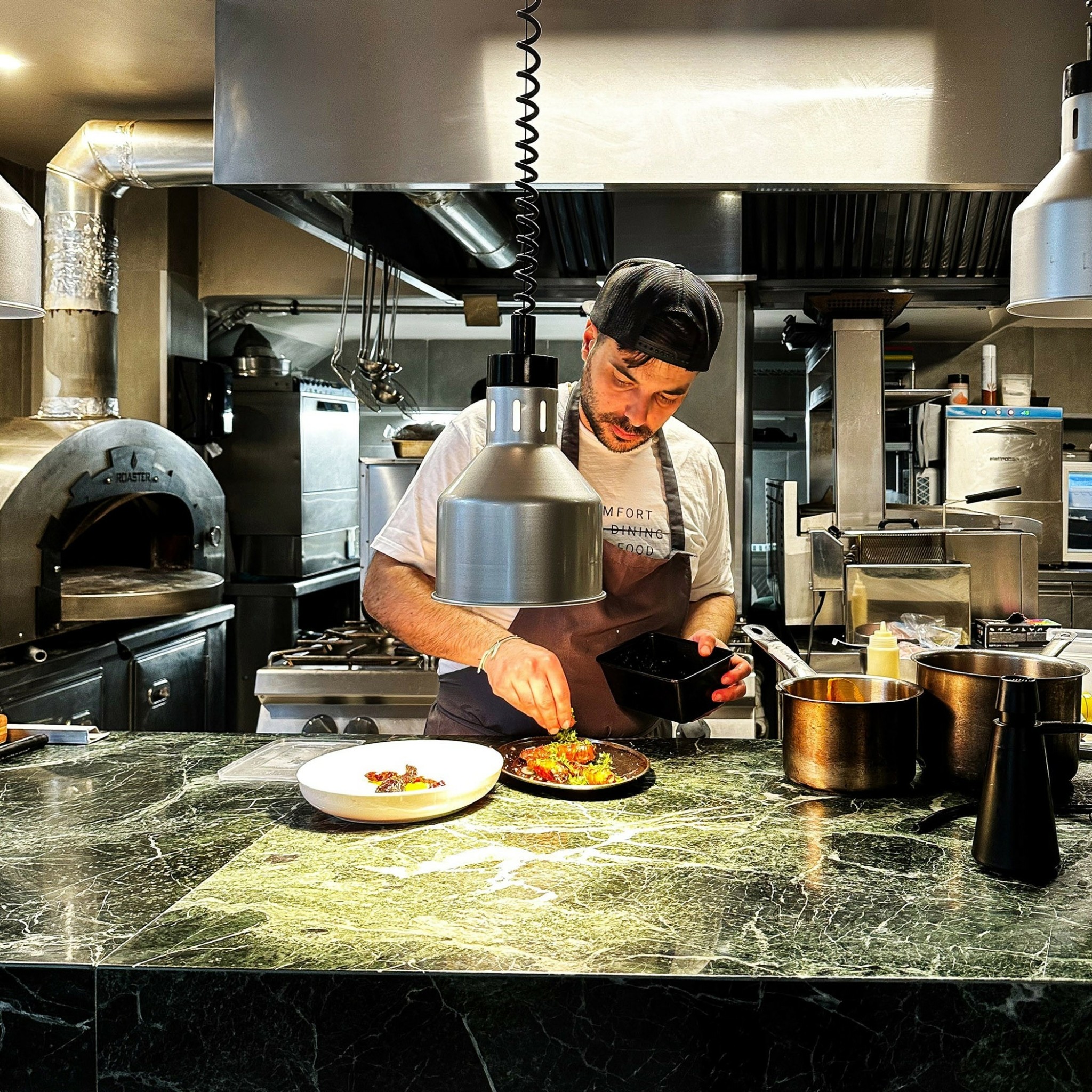 Monk’s Beard: Μια εμπνευσμένη εμπειρία comfort fine food στα κάρβουνα