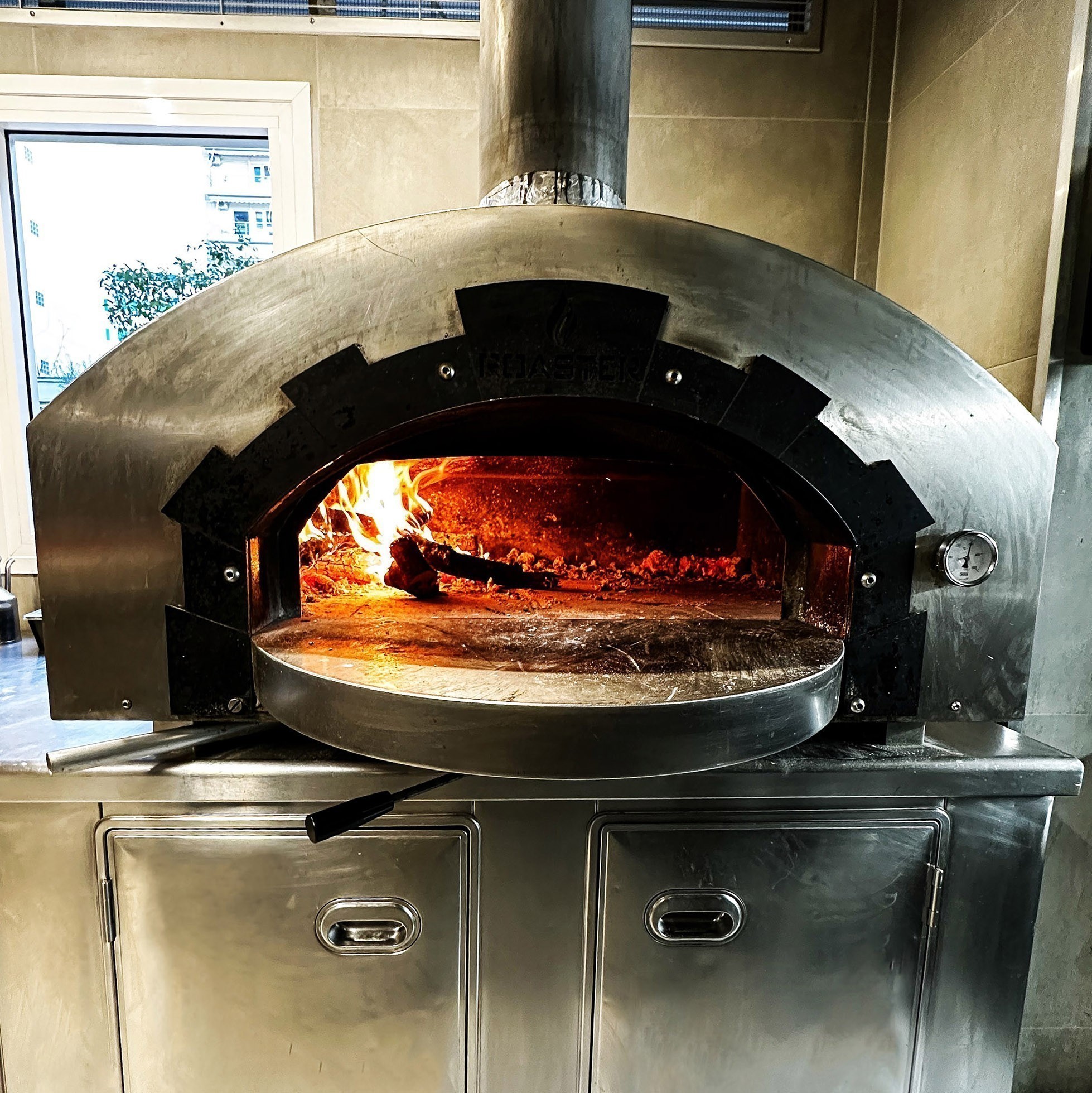 Monk’s Beard: Μια εμπνευσμένη εμπειρία comfort fine food στα κάρβουνα