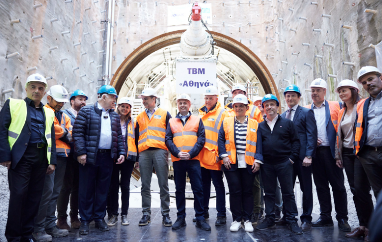 O Μητσοτάκης στο εργοτάξιο της Γραμμής 4 του Μετρό: «Ξεκίνησε το μεγαλύτερο δημόσιο έργο της δεκαετίας» (pics + vid)