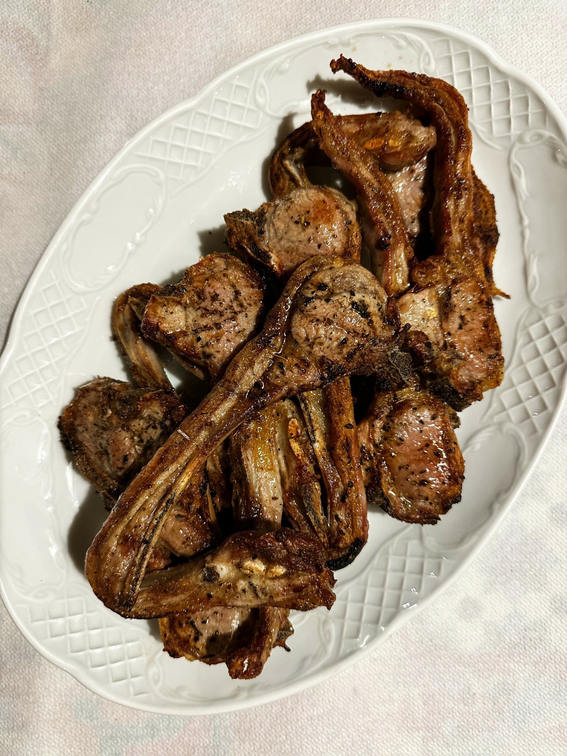 3 ταβέρνες στην Αθήνα με θεσπέσια παϊδάκια – Ζουμερό κρέας και μαεστρία στο ψήσιμο