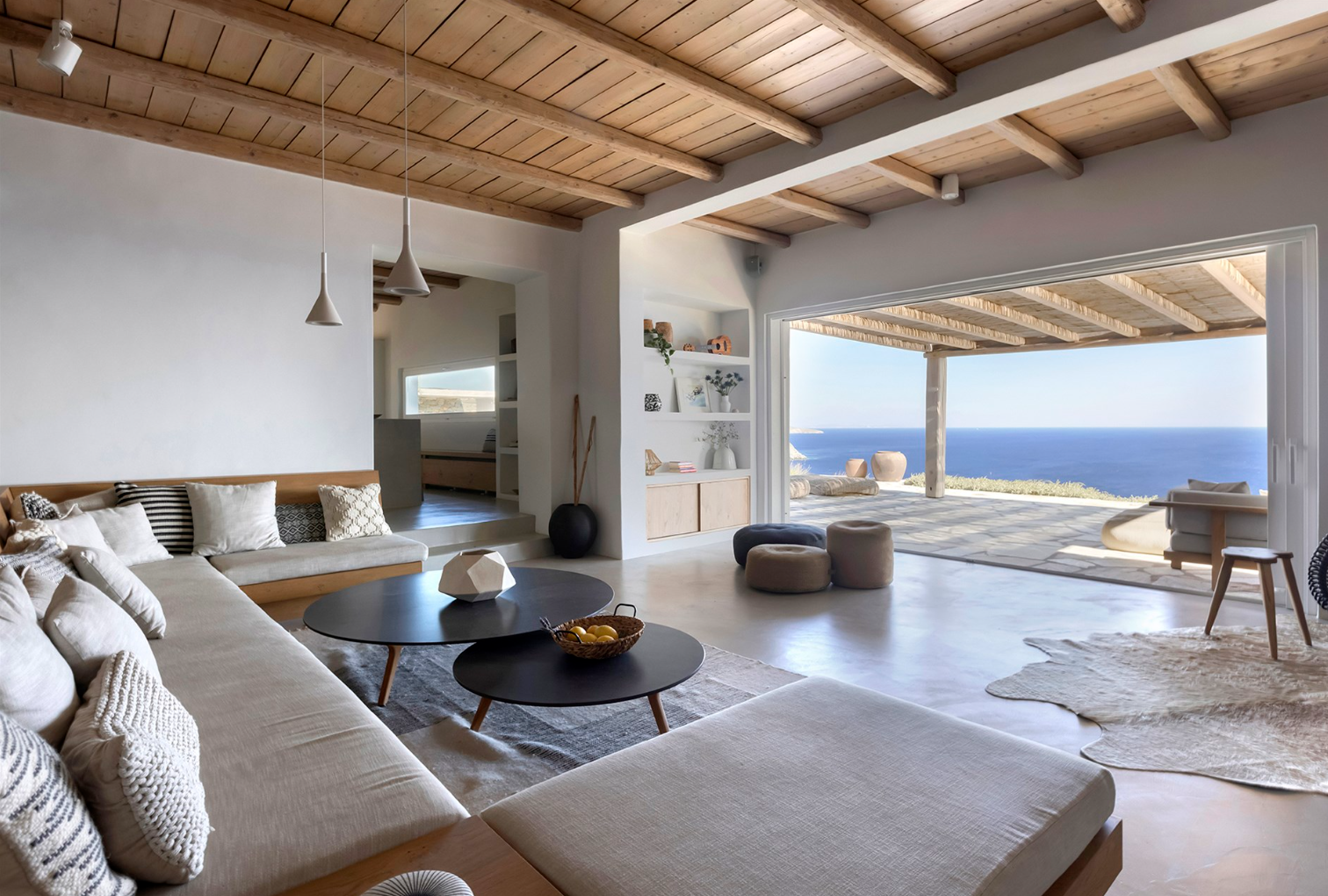 5 εντυπωσιακές (και πανάκριβες) βίλες στην Τήνο για ενοικίαση – Η απόλυτη άνεση με θέα στο απέραντο μπλε