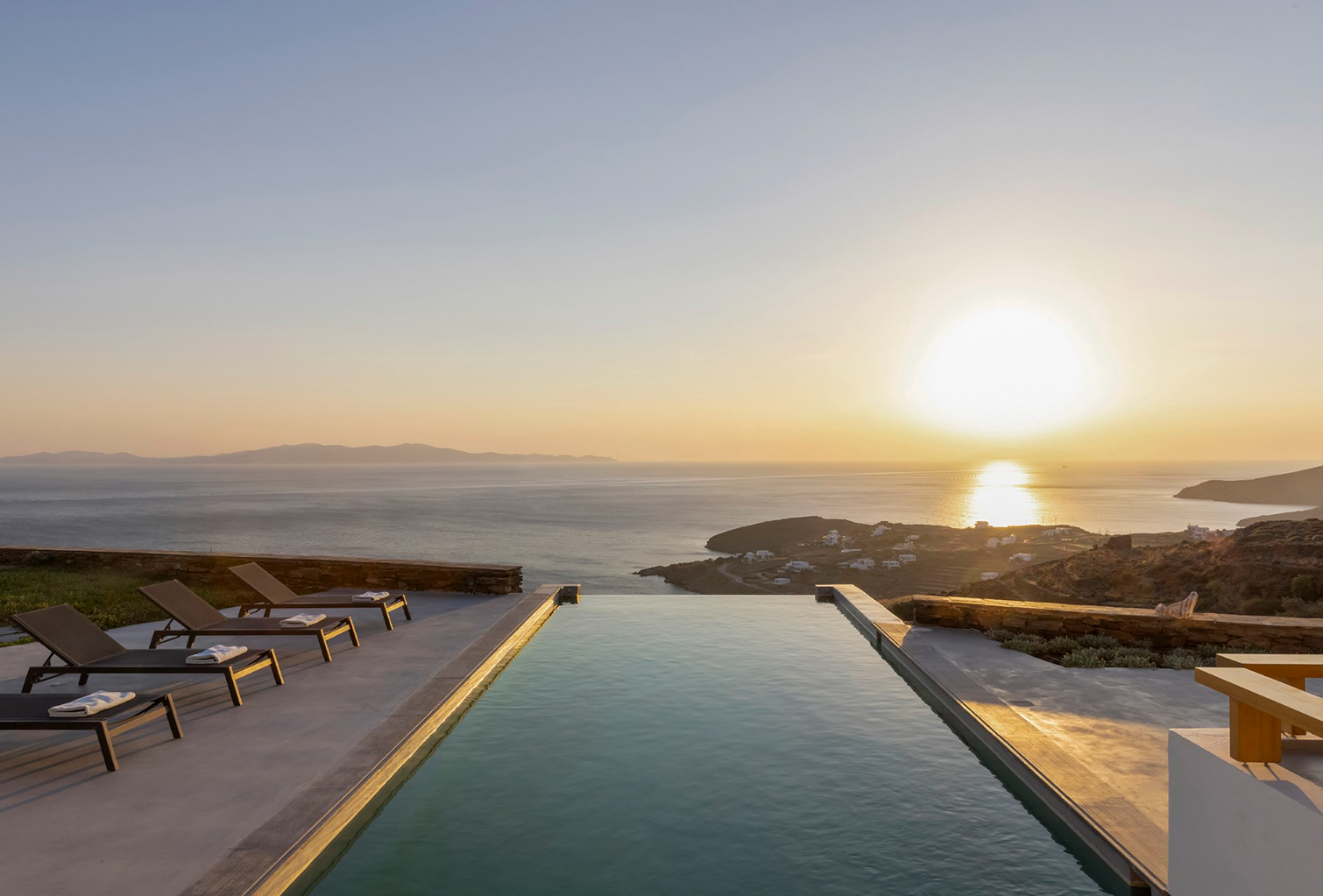 5 εντυπωσιακές (και πανάκριβες) βίλες στην Τήνο για ενοικίαση – Η απόλυτη άνεση με θέα στο απέραντο μπλε