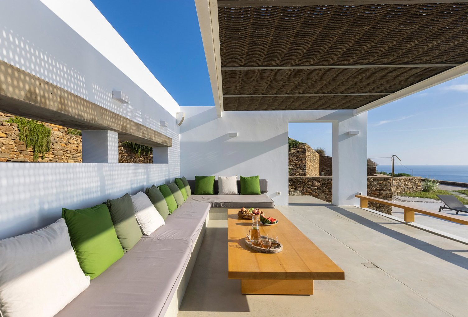 5 εντυπωσιακές (και πανάκριβες) βίλες στην Τήνο για ενοικίαση – Η απόλυτη άνεση με θέα στο απέραντο μπλε