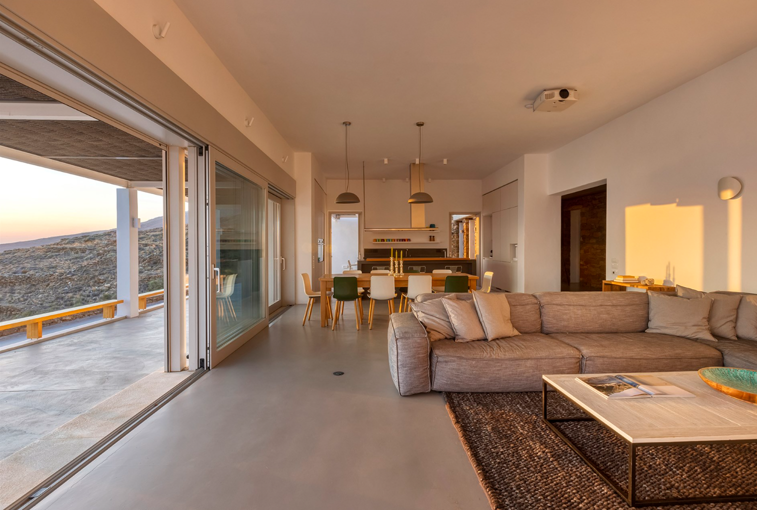 5 εντυπωσιακές (και πανάκριβες) βίλες στην Τήνο για ενοικίαση – Η απόλυτη άνεση με θέα στο απέραντο μπλε