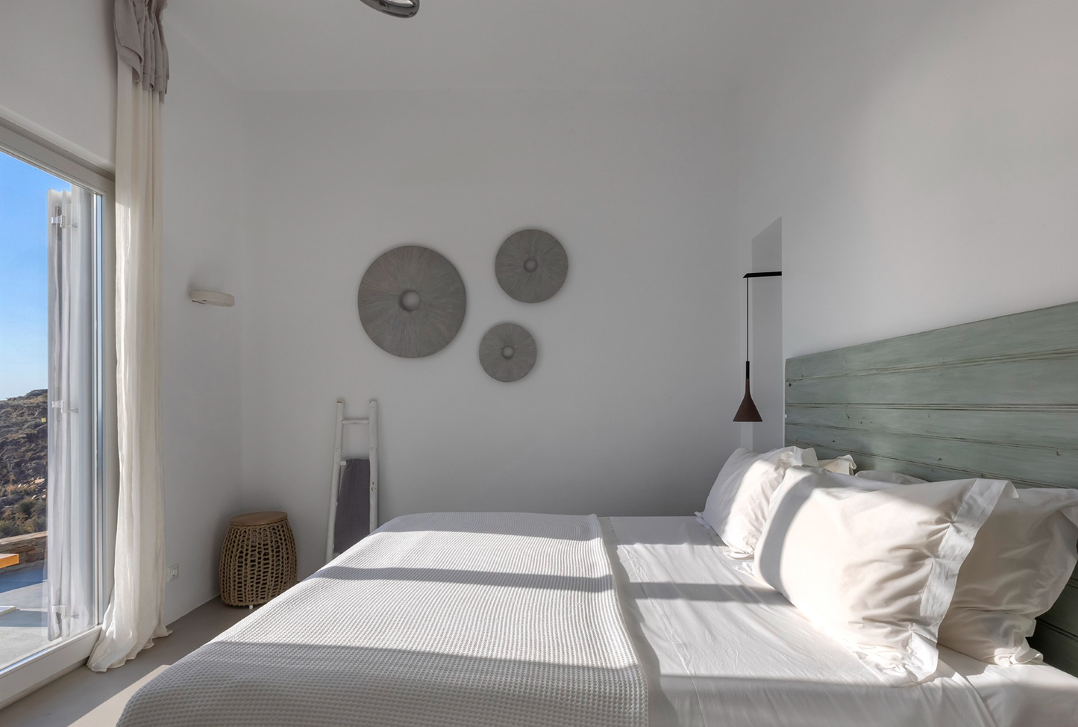 5 εντυπωσιακές (και πανάκριβες) βίλες στην Τήνο για ενοικίαση – Η απόλυτη άνεση με θέα στο απέραντο μπλε