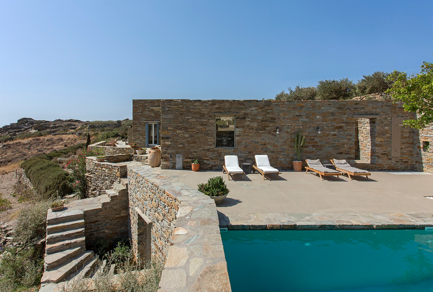 5 εντυπωσιακές (και πανάκριβες) βίλες στην Τήνο για ενοικίαση – Η απόλυτη άνεση με θέα στο απέραντο μπλε