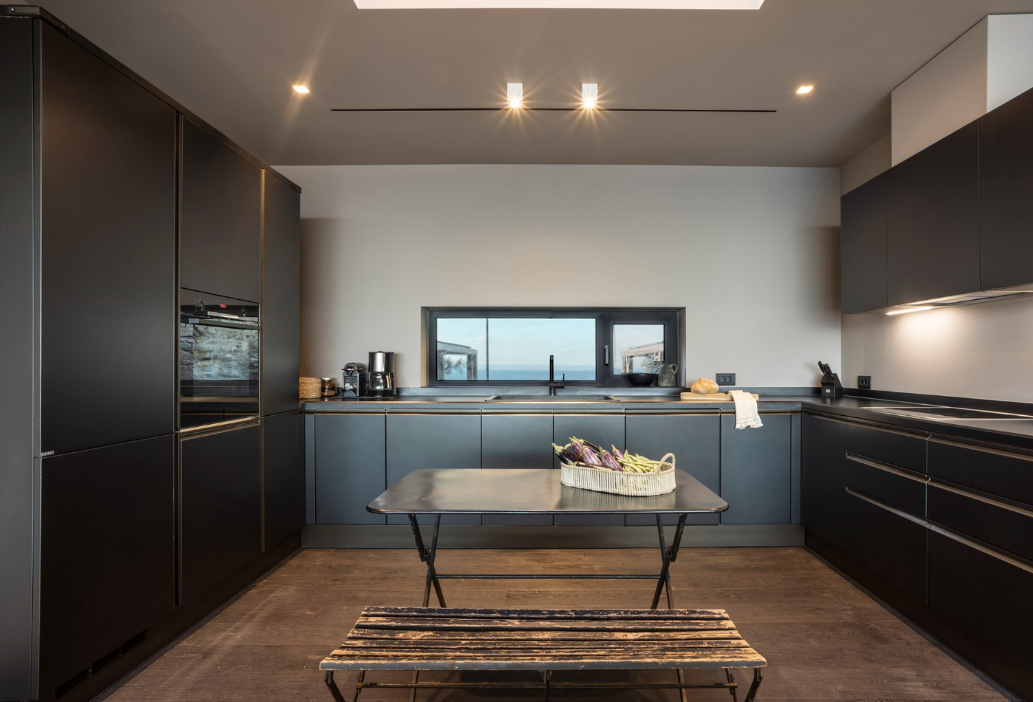 5 εντυπωσιακές (και πανάκριβες) βίλες στην Τήνο για ενοικίαση – Η απόλυτη άνεση με θέα στο απέραντο μπλε