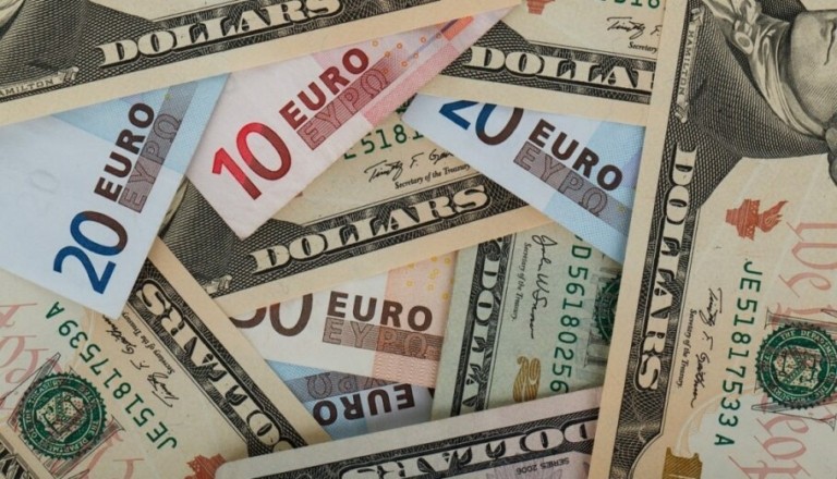 Σε χαμηλό 3 ετών η χρήση του ευρώ στις διεθνείς συναλλαγές