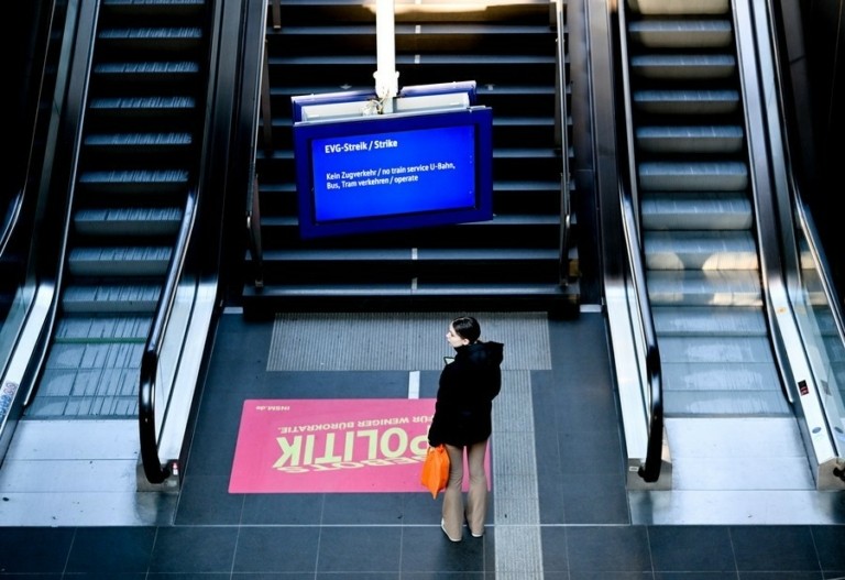 Ακινητοποιημένα τα τρένα στη Γερμανία λόγω απεργίας των σιδηροδρομικών