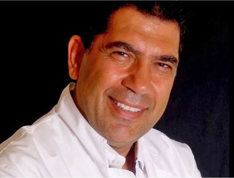 Στα κρατητήρια ο πλαστικός χειρουργός Γιάννης Λύρας έπειτα από καυγά με 92χρονη για τα κοινόχρηστα