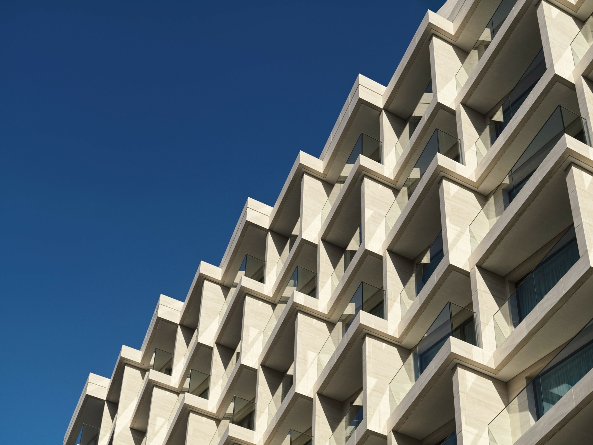 Πώς ο πολυκινηματογράφος της Συγγρού έγινε η μεγαλύτερη όαση του design στην Αθήνα