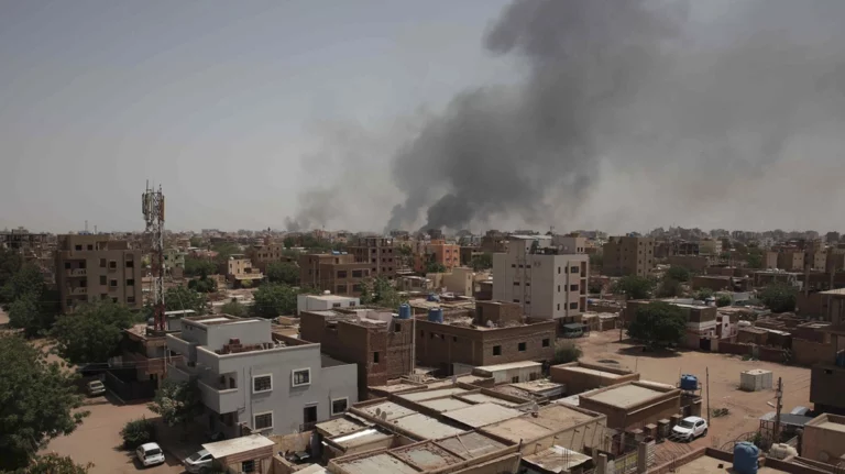 Επικοινωνία Δένδια με τον Έλληνα πρέσβη στην Αίγυπτο για το Σουδάν