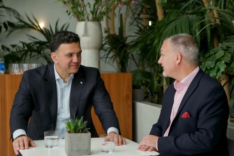 Συνάντηση Κικίλια με Βρετανό πρέσβη: Αναμένεται νέο ρεκόρ με πάνω από 4 εκατομμύρια Βρετανούς ταξιδιώτες (pics)