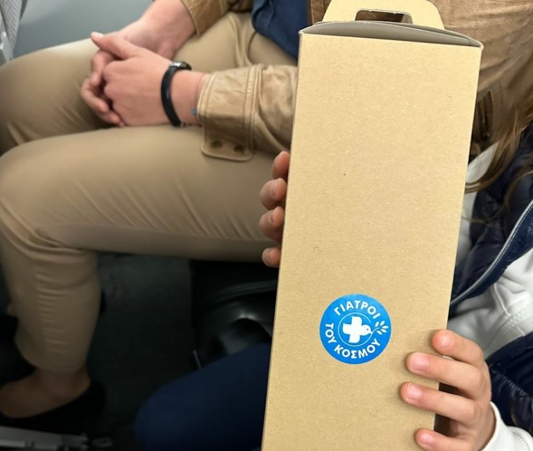 Η AEGEAN στηρίζει το έργο ΜΚΟ και προσφέρει Πασχαλινές λαμπάδες στους μικρούς επιβάτες της