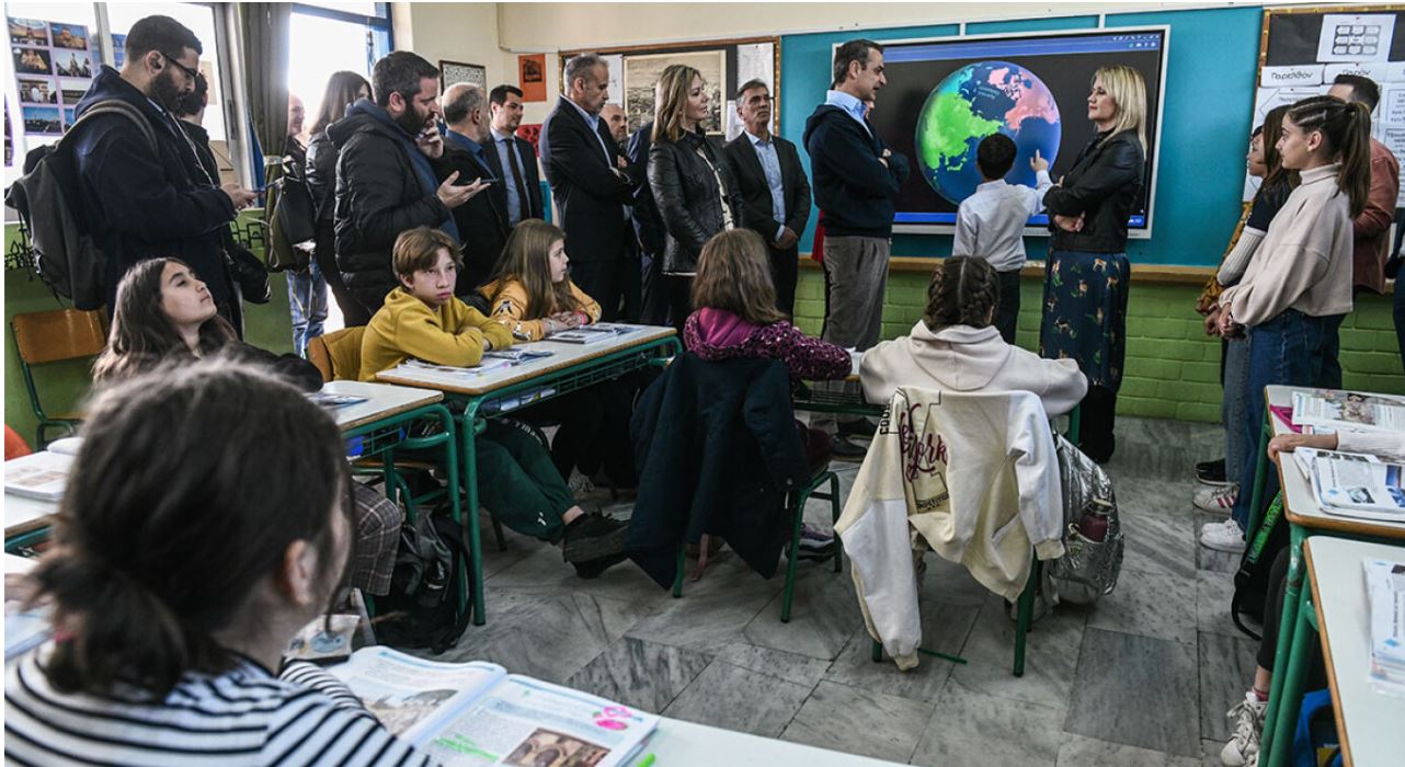 Σε δημοτικό σχολείο των Αγ. Αναργύρων ο Κυριάκος Μητσοτάκης