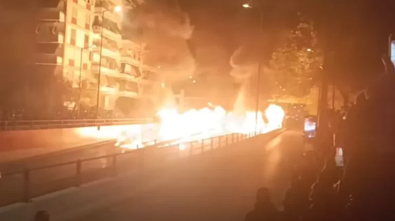 «Πόλεμος» στον Νέο Κόσμο – Μολότοφ και βεγγαλικά το βράδυ της Ανάστασης (βίντεο)