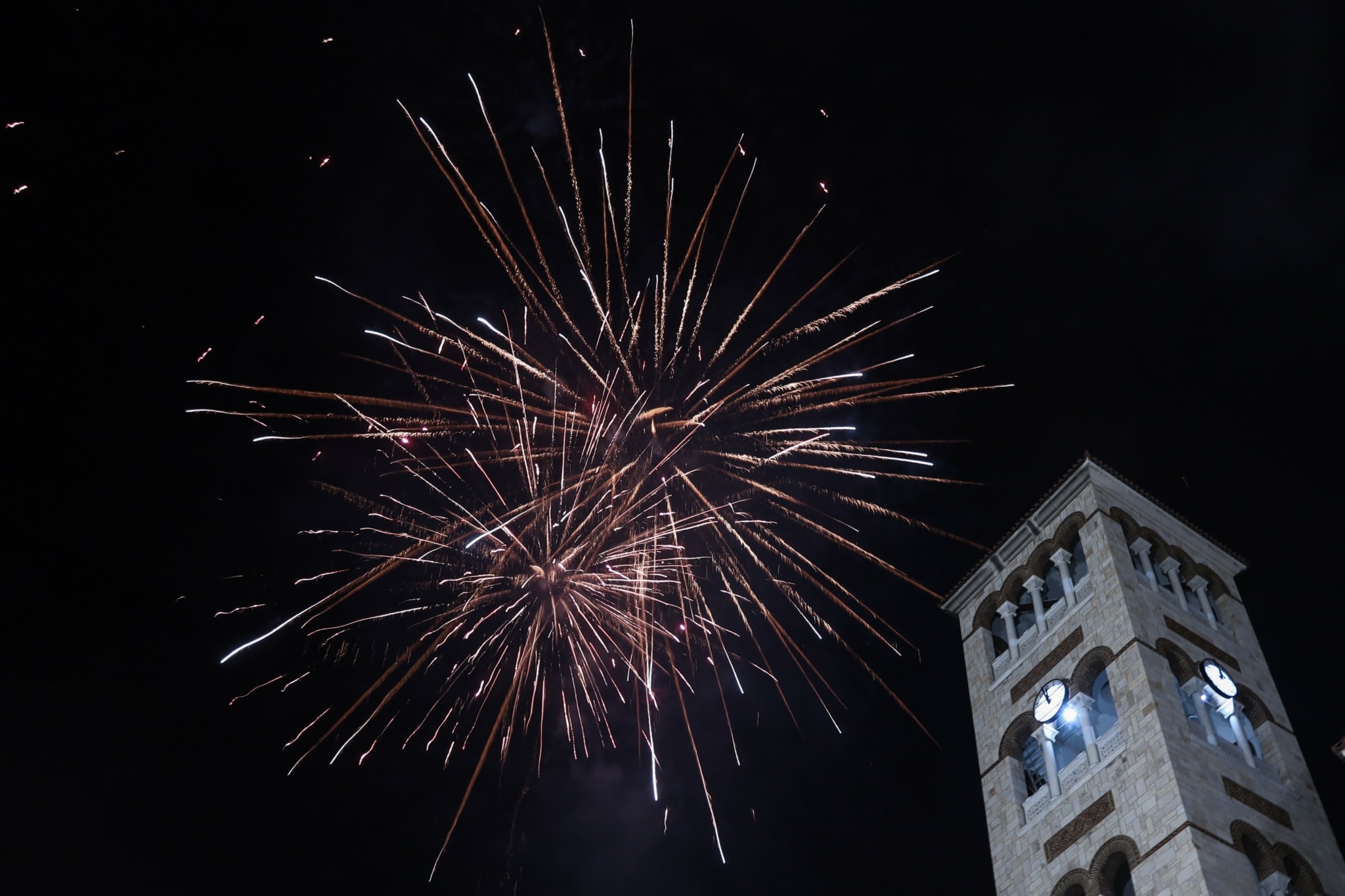 Τραυματίστηκε 7χρονη από βεγγαλικά στη Ρόδο – Ακρωτηριάστηκαν δύο αγόρια σε Σύμη και Αγκίστρι (βίντεο)