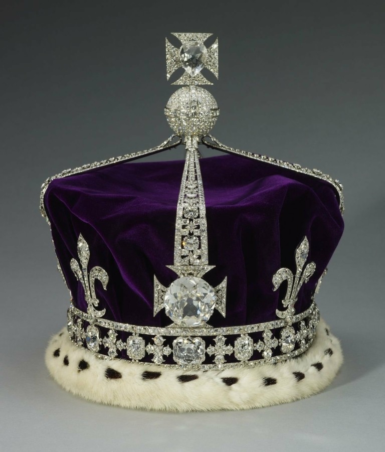Τα 3 στέμματα, η σφαίρα, το σκήπτρο και το κουτάλι – Τα σύμβολα της στέψης του βασιλιά Καρόλου με τα χιλιάδες διαμάντια