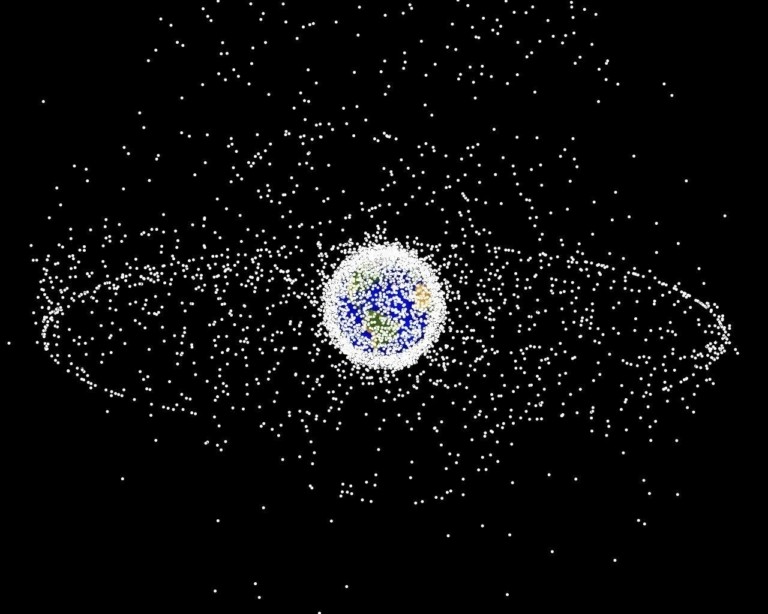 Κίνδυνος: Διαστημικά σκουπίδια πιθανώς να πέσουν ανεξέλεγκτα στη Γη