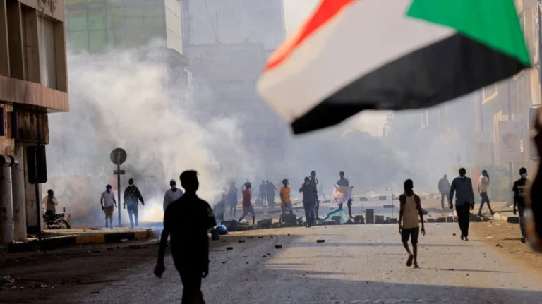 Σουδάν: Αυξάνονται οι νεκροί και οι τραυματίες – Έκκληση από τις ΗΠΑ για κατάπαυση του πυρός