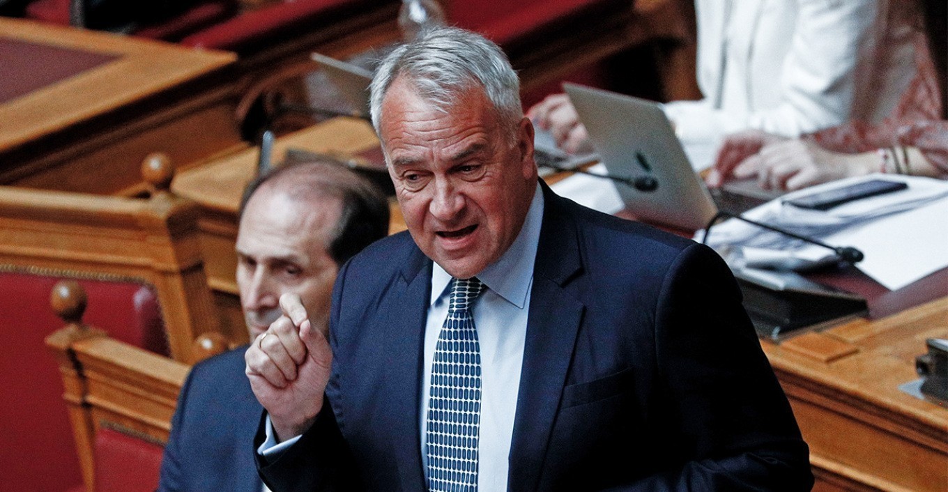 Με τις ψήφους ΝΔ και ΠΑΣΟΚ πέρασε η τροπολογία «μπλόκο» στο κόμμα Κασιδιάρη – Αποχώρησε ο ΣΥΡΙΖΑ