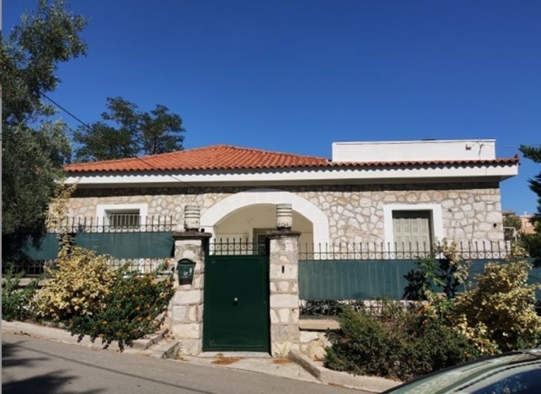 Κυριάκος Γριβέας: Μετά την Πεντέλη νέα σφυριά για ακίνητά του στη Μάνη