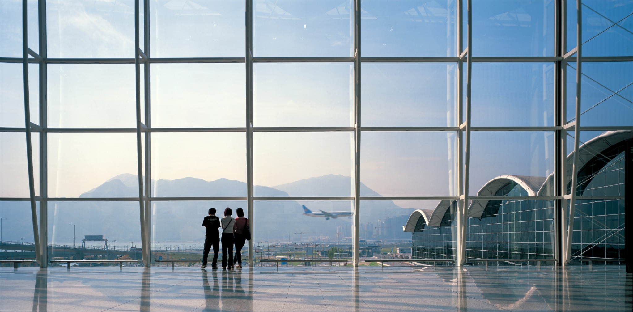 Norman Foster: το ιερό τέρας της αρχιτεκτονικής – Το έργο του, οι Έλληνες συνεργάτες του και τα σχέδιά του για το Ελληνικό