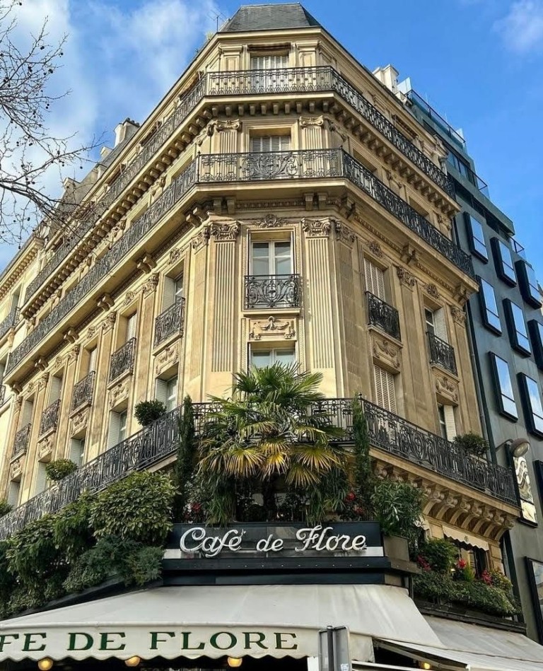 Τα στέκια της Emily in Paris – Καφέ, εστιατόρια, καταστήματα και μυστικά για μυημένους στο Παρίσι