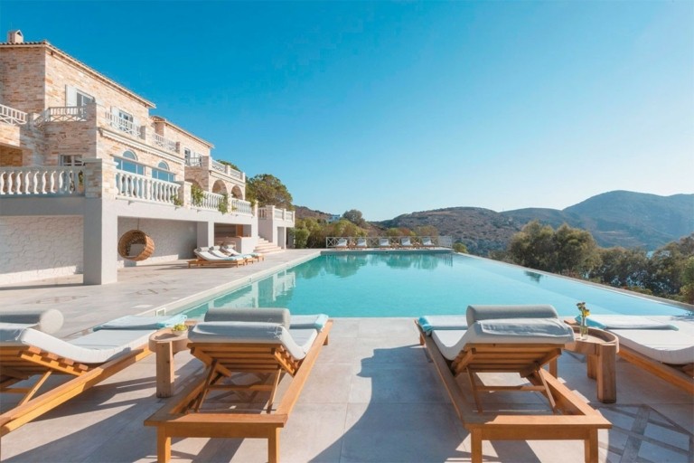 Σταθερά υψηλή η ζήτηση πολυτελών κατοικιών στην Ελλάδα