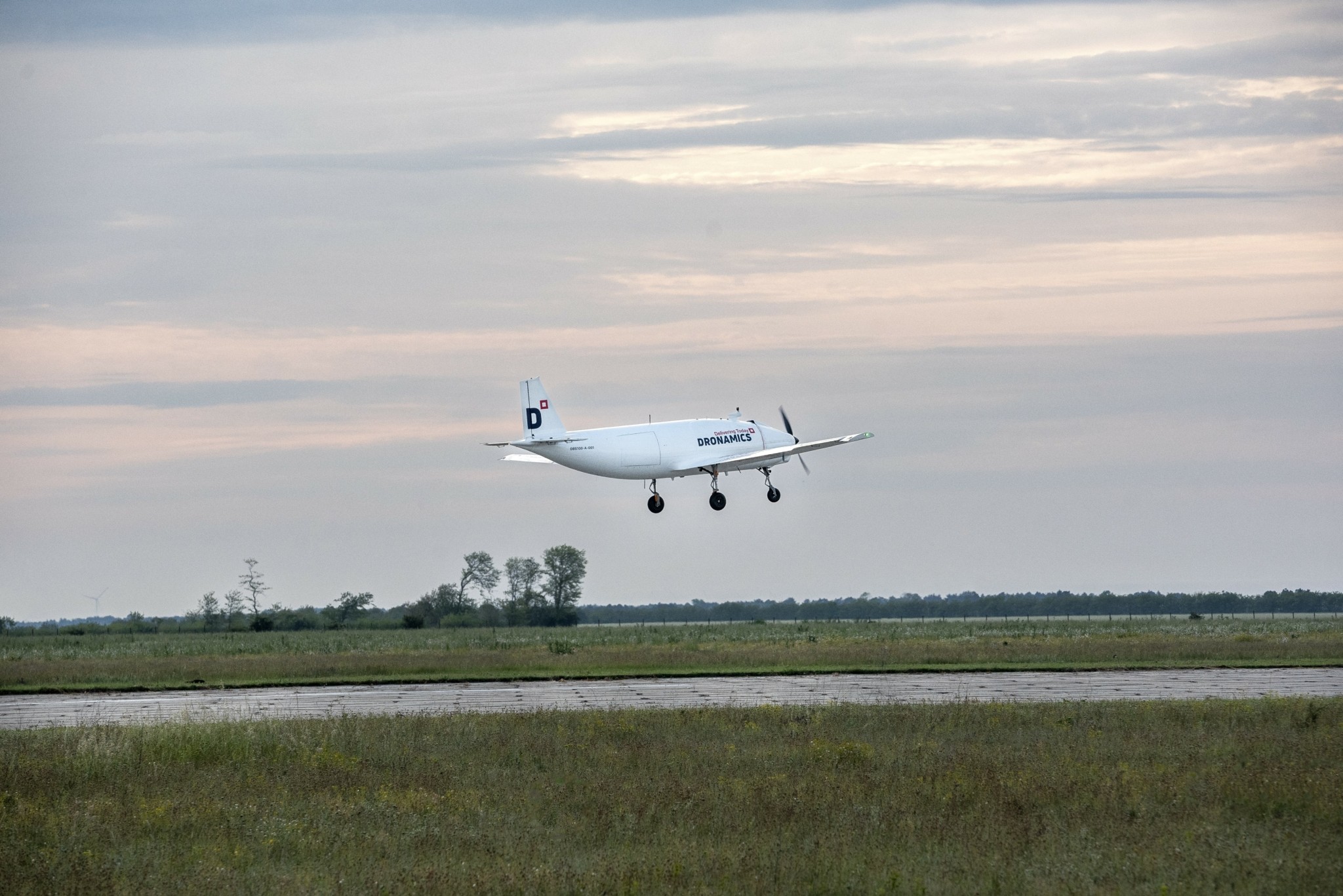 Το Dronamics Cargo Drone πραγματοποίησε την πρώτη πτήση