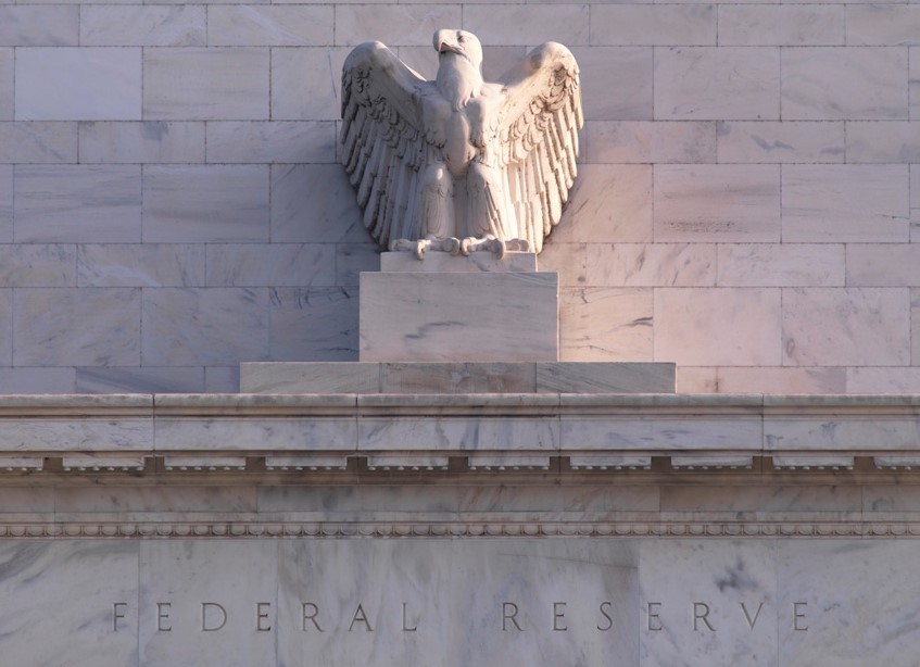 Fed: Δεν θα βιαστούμε να πάμε σε μειώσεις επιτοκίων λένε τρία ακόμη μέλη του συμβουλίου