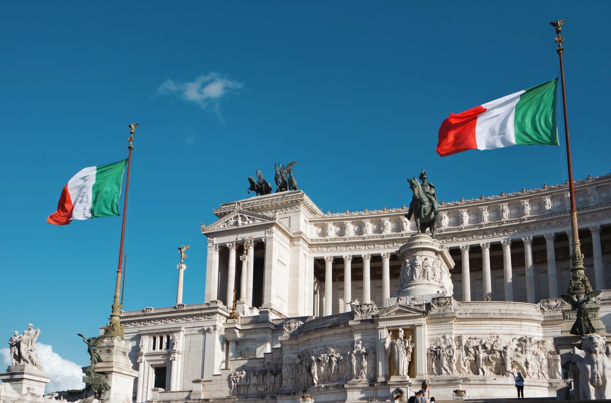Οι ιταλικές τράπεζες «εξουδετερώνουν» το φόρο Μελόνι – Πώς η UniCredit άνοιξε το δρόμο