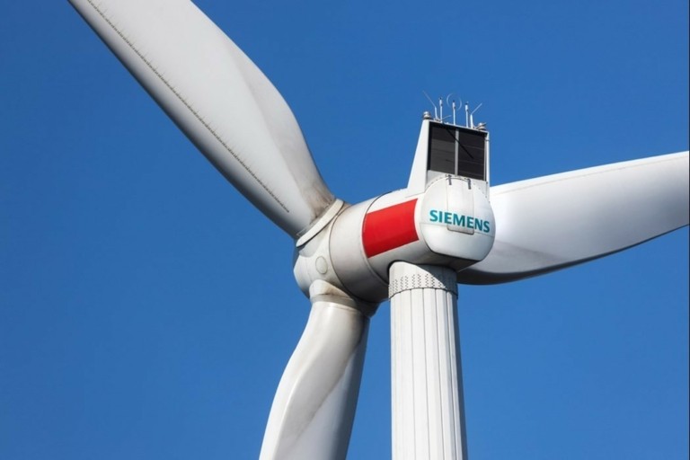 Siemens Energy: Δεν προλαβαίνει τις «πράσινες» παραγγελίες
