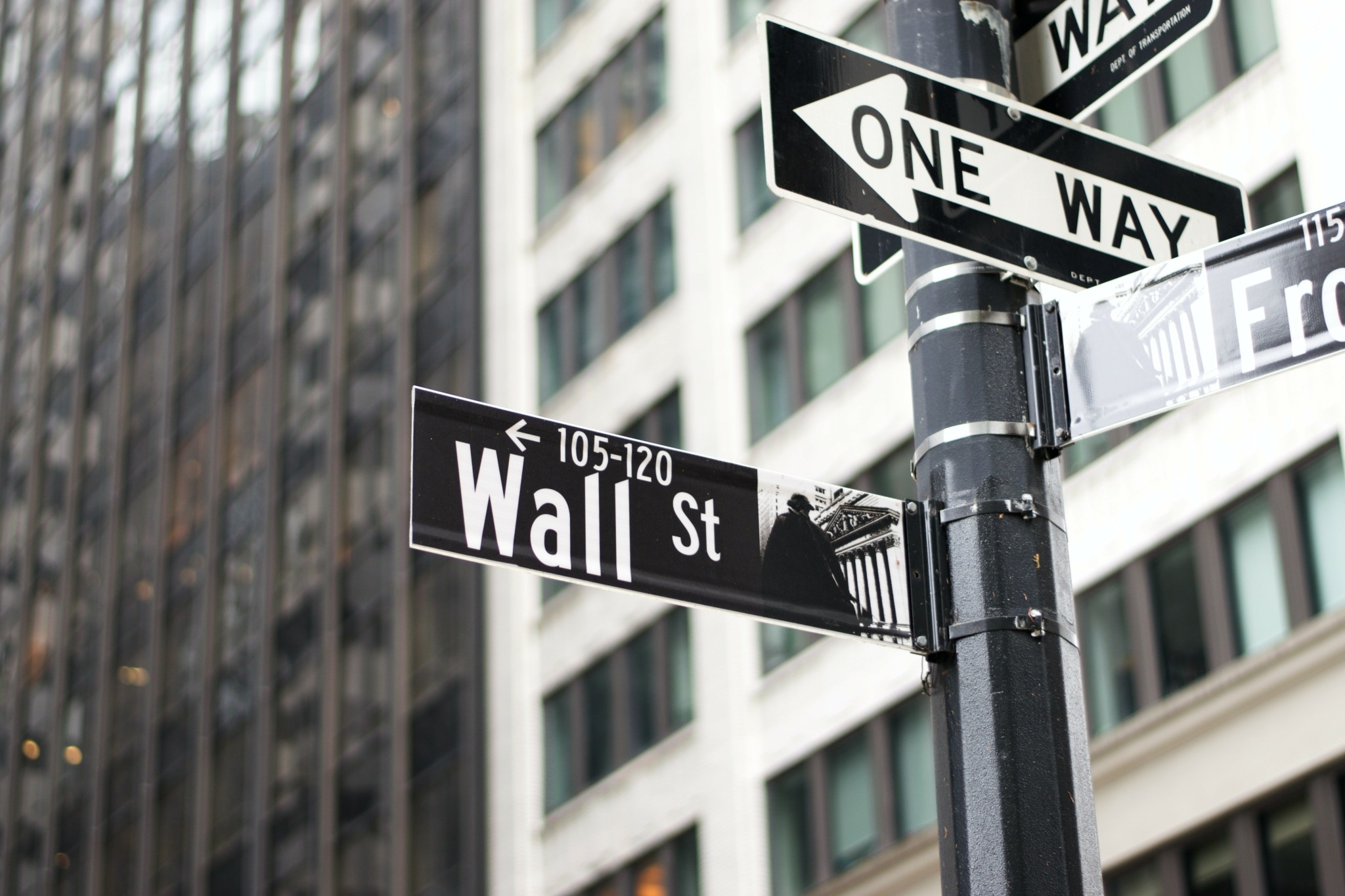 Ζυγίζει τους «χρησμούς» Πάουελ η Wall Street (upd)