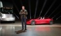 Tesla: Ξεκινά και διαφημίσεις αλλά και εκπτώσεις στα μοντέλα της (vid)
