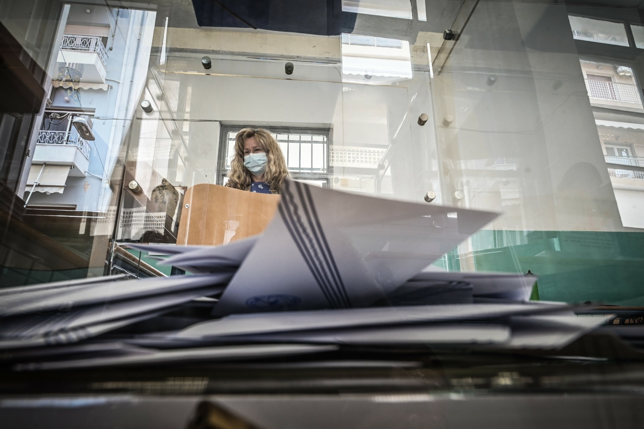 Εκλογές 2023: Κλείνουν οι κάλπες στις 19.00 – Αντίστροφη μέτρηση για τα exit polls