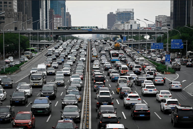 Το Πεκίνο αυστηροποιεί το πλαίσιο εκπομπής καυσαερίων για τα οχήματα