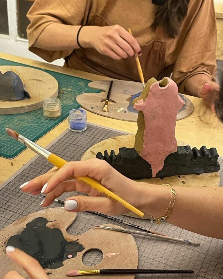 H νέα μανία με τον πηλό και την κεραμική – Τέχνη ή μια νέα μορφή διαλογισμού;