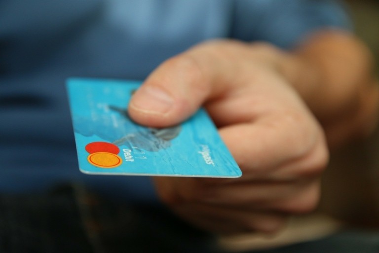 ΑΑΔΕ: Προσεχώς αποδεκτές και οι κάρτες εξωτερικού για πληρωμές φόρων – Σε εξέλιξη ο διαγωνισμός