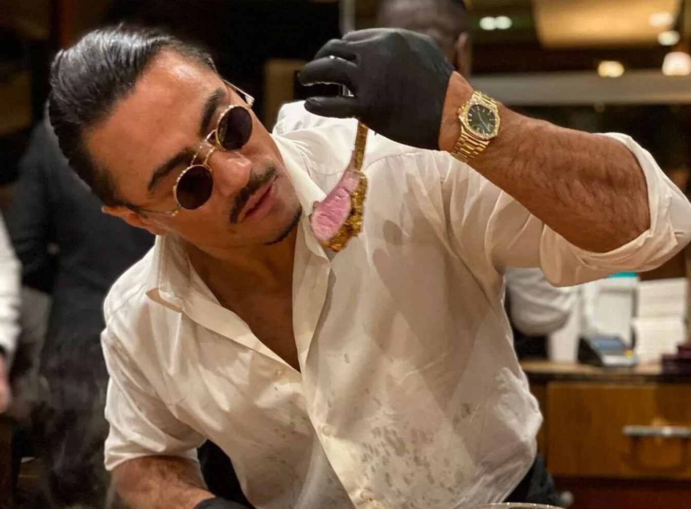 Πόσο πιο νόστιμη είναι η χρυσή μπριζόλα του Salt Bae – Ο βρώσιμος χρυσός και η αλήθεια του (pic)