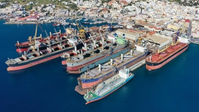 ONEX: Δώδεκα πλοία επισκευάζονται στα ναυπηγεία της Σύρου και της Ελευσίνας (pics)