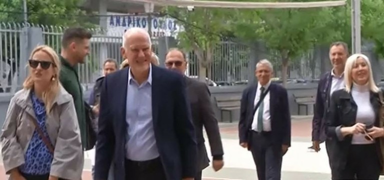 Εκλογές 2023 – Στην Πάτρα ψήφισε ο Παπανδρέου: «Η Ελλάδα πρέπει να αλλάξει με την ψήφο μας σήμερα»
