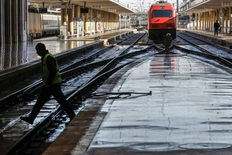 Πορτογαλία: Aπεργία στα τρένα προκαλεί χάος στις μεταφορές – Τι ζητούν οι ελεγκτές