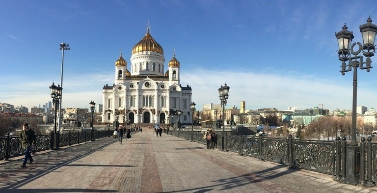 Συνεχίζει τη σύσφιγξη η Ρωσία – Άλμα 200 μονάδων στα επιτόκια