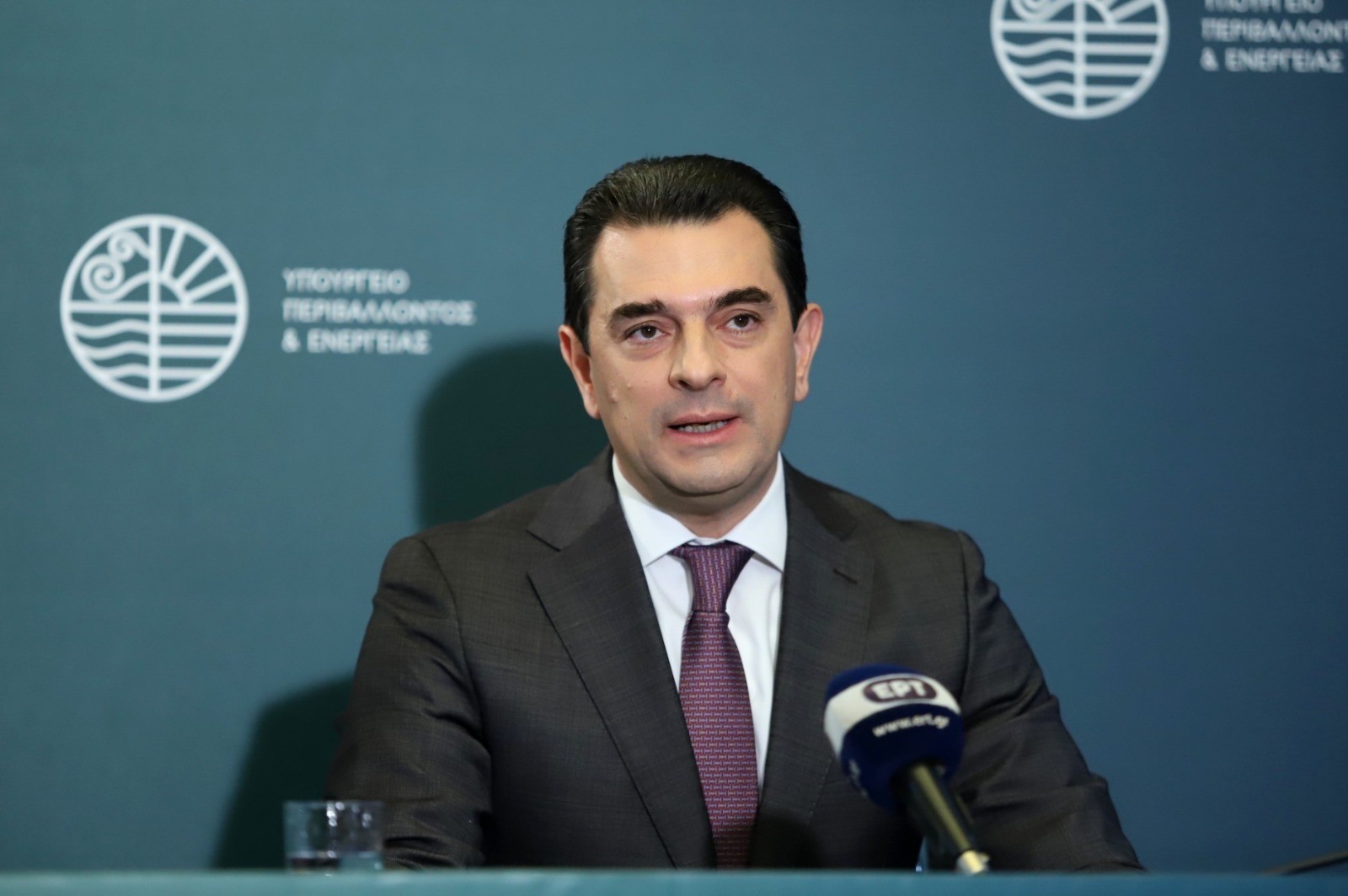 Σκρέκας: «Το πρόγραμμα “Εξοικονομώ 23” συμβάλλει καθοριστικά στον ενεργειακό εκσυγχρονισμό του κτηριακού μας αποθέματος» (πίνακες)