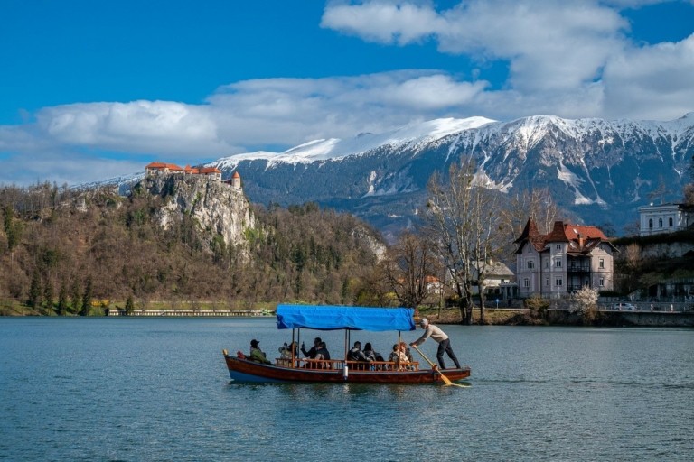 Ταξίδι στη μαγευτική λίμνη των παραμυθιών – Αυτή είναι η εμπειρία