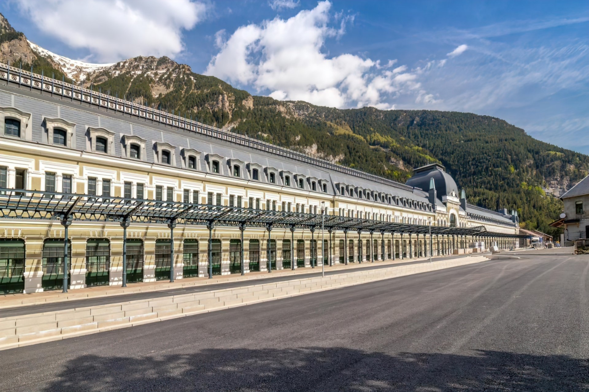 Ο Τιτανικός των Βουνών: Η ιστορία πίσω από τον σιδηροδρομικό σταθμό που έγινε 5άστερο ξενοδοχείο