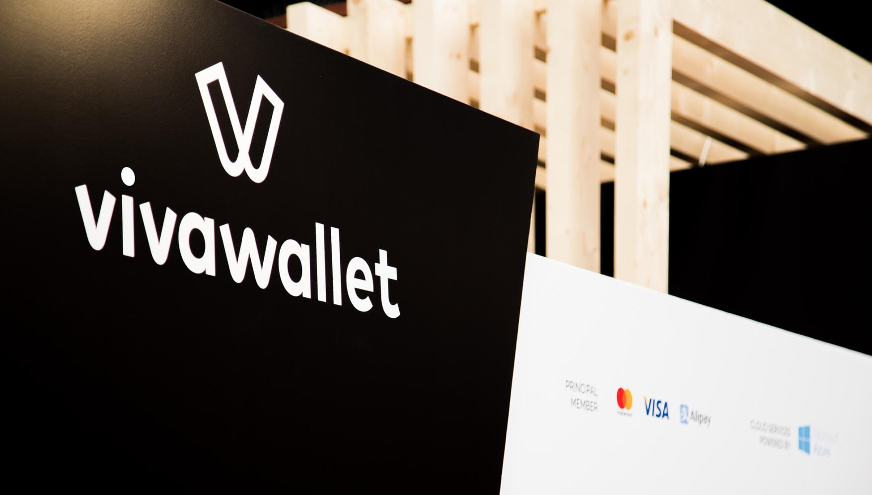 Viva Wallet: Η νέα υπηρεσία πληρωμών μέσω iPhone στη Γαλλία